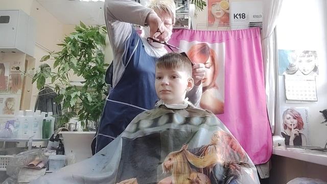 Стрижём мальчика под Фейд смотреть онлайн