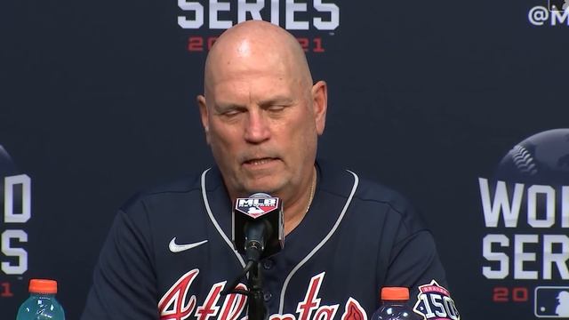 Brian Snitker Reacts to Charlie Morton Pitching on a Broken Leg & Braves World Series Game 1 Win смотреть онлайн