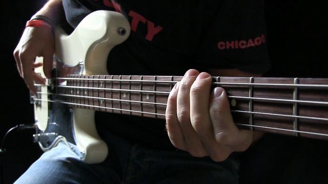 IRON MAIDEN - The Evil That Men Do Bass Cover смотреть онлайн