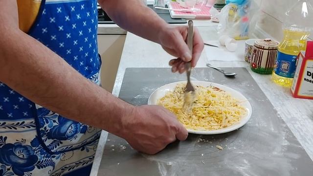 Пушистые беляши на сковородке очень вкусно смотреть онлайн