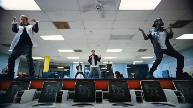 Chris Brown- Little Bit Music Video смотреть онлайн