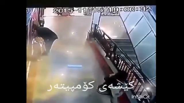 Случайный Прохожий Спасает Ребенка. Heroman Saves Kids Life. смотреть онлайн