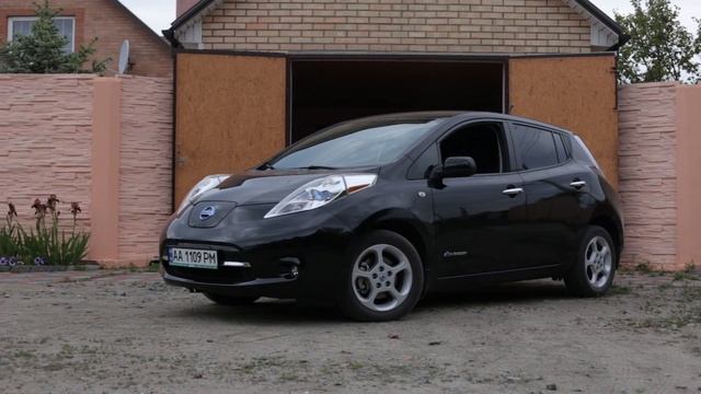 Видео-отзыв об электромобиле Nissan LEAF ELMOB Владимир смотреть онлайн