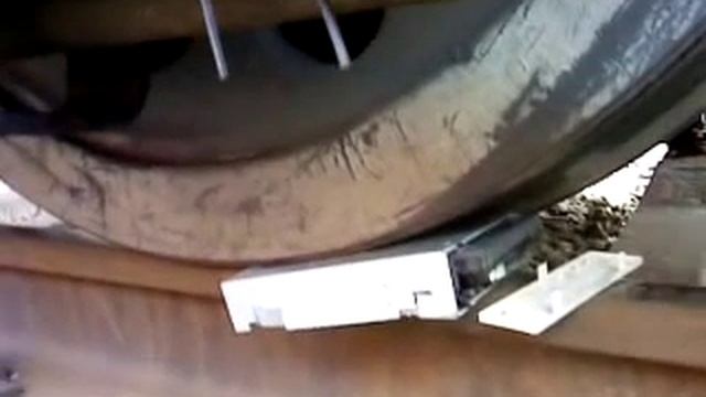 ВЛ-8 против CD-ROM Crash test смотреть онлайн