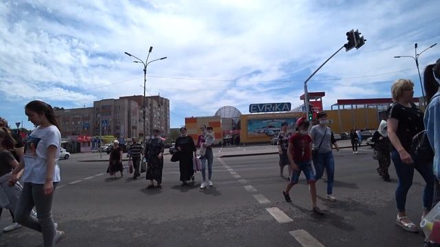 Караганда | на Новый рынок Алтын Арба через перекрёсток по Бухар-Жырау весной 2021 года смотреть онлайн