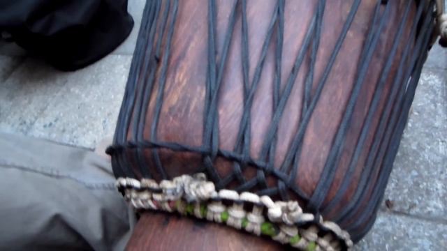 První utahovaní afrického bubnu смотреть онлайн