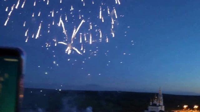 Фрагмент салюта Победы в Академическом смотреть онлайн