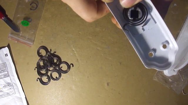 Дверная ручка межкомнатной двери. Замена пружин. смотреть онлайн