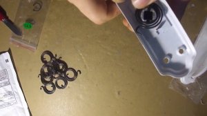 Дверная ручка межкомнатной двери. Замена пружин.