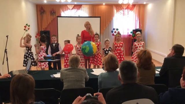 Нарисуй этот мир. Поёт Уфа. Бэби-шлягер. смотреть онлайн