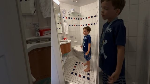 Disney Fantasy Deluxe Family Stateroom with Veranda Tour-Category 04A-Room 10100 смотреть онлайн