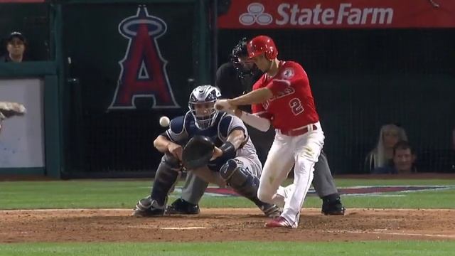 Simmons smashes go-ahead homer from one knee смотреть онлайн