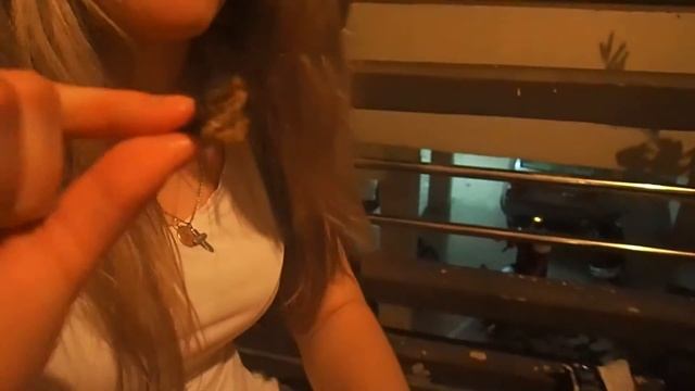 Дальнобойщица ест жуков, личинок и лягушек! Жесть, смотреть до конца! смотреть онлайн