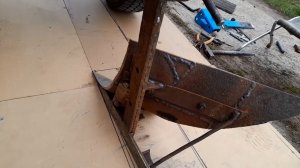 Мотоблок при вспашке плуг уводит вправо. Причина и исправление ошибок