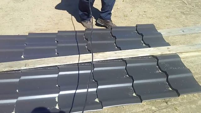 Резка металлочерепицы ручной пилой смотреть онлайн