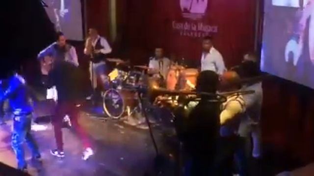 Dariel Diaz & La Hermandad ( Casa de la Musica - Varadero ) смотреть онлайн