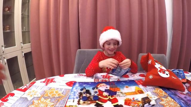 Илья открывает 5 пакетиков Лиги Справедливости // Новогодняя распаковка 2022 смотреть онлайн