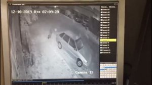 Столичным угонщикам пришлось толкать машину по снегу