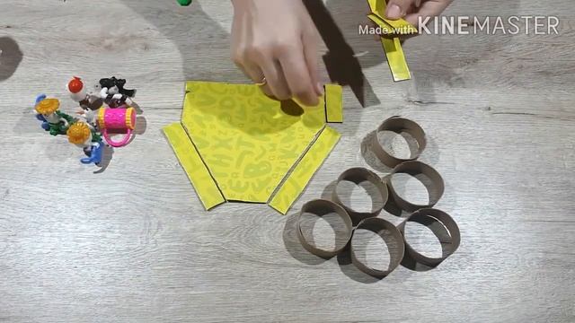 Делаем простой "домик" из картона для маленьких игрушек. Поделка с маленьким ребенком. смотреть онлайн