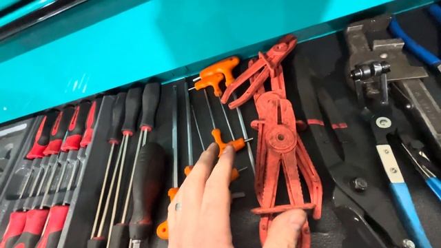 Volkswagen Mechanic Toolbox Tour смотреть онлайн