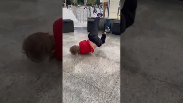 брейк данс в круге смотреть онлайн