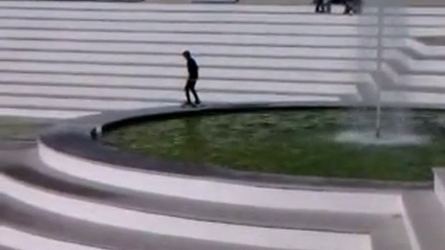 skater jumping in barcelona sants estacio смотреть онлайн
