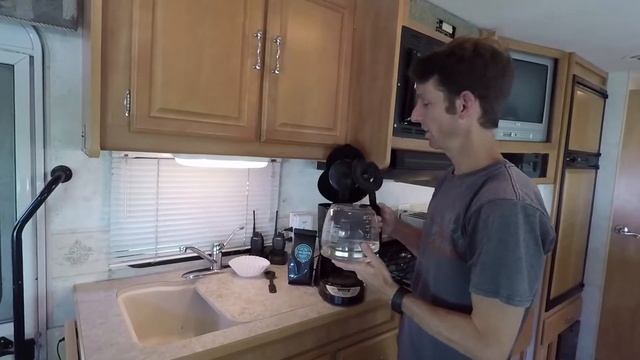 How to Make Coffee in a Coffee Maker смотреть онлайн