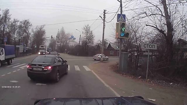 Дай дорогу мудаку # 27 (Поворот направо с основного сигнала светофора) смотреть онлайн