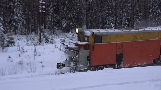 2M62-1048 со снегоочистителем СДПМ-2337 (РЖД, Ихала) смотреть онлайн