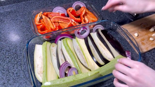 САЛАТ-ГАРНИР рататуй из запеченных овощей! Ароматный, чесночный овощной салат смотреть онлайн