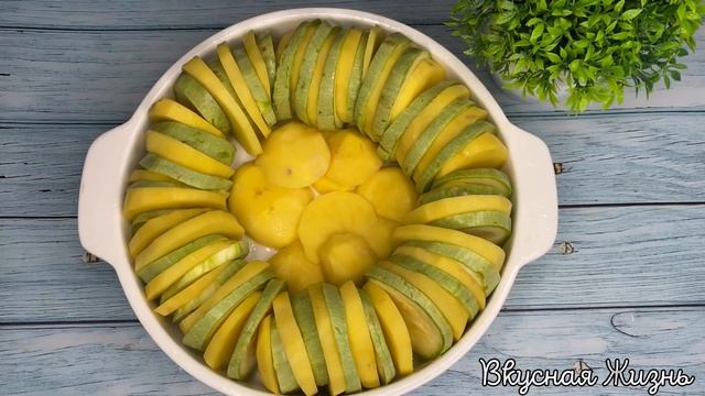 Так КАБАЧКИ с КАРТОФЕЛЕМ Вы еше Не ГОТОВИЛИ!!! Очень ВКУСНЫЙ рецепт!! смотреть онлайн