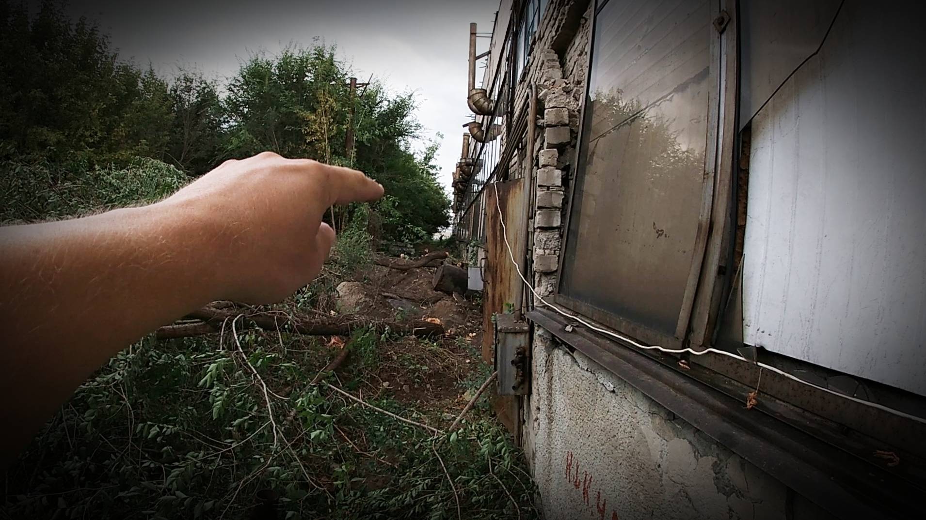 Пробираюсь вдоль стены. Делаю дорогу. смотреть онлайн