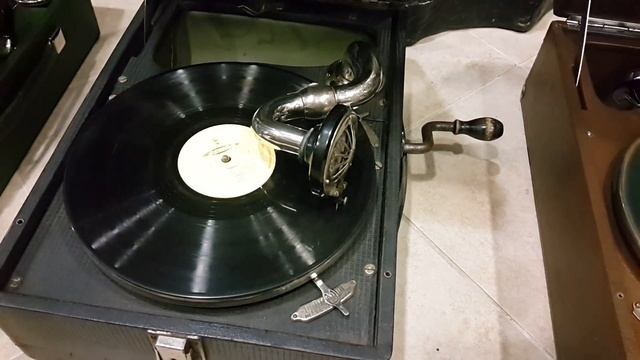 Советский патефон кооперативной фабрики г. Красногвардейск, Антикварный магазин «Лавка старины» смотреть онлайн