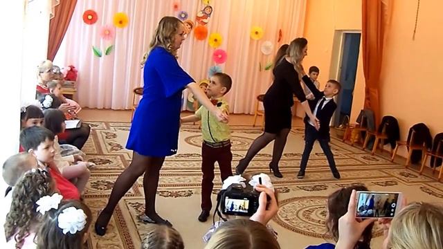 танец с мамами смотреть онлайн