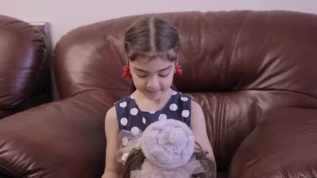 Мальчик наказал девочек . смотреть онлайн