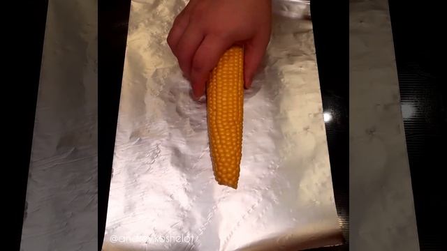 НАДОЕЛО ВАРИТЬ КУКУРУЗУ?? | ЗАПЕЧЕННАЯ КУКУРУЗА В ДУХОВКЕ ДВА САМЫХ ВКУСНЫХ ВАРИАНТА смотреть онлайн