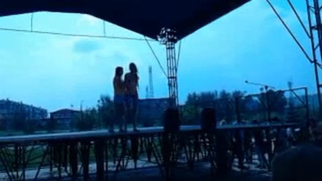 Облажались на сцене смотреть онлайн
