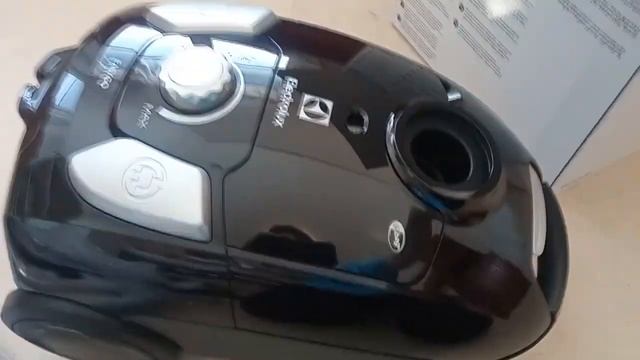 Пылесос Electrolux EEG41IW смотреть онлайн