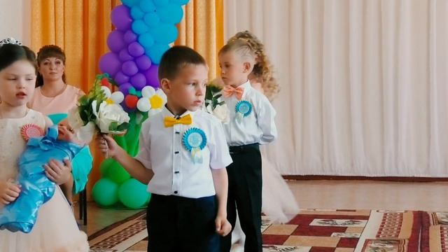 Романтический танец детей как пап и мам смотреть онлайн