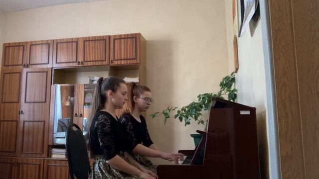 Зубрилина Анжелика и Волкова Снежана (Л. Бетховен-М. Скорик "К Элизе", Г. Вавилов Полька-карнавал) смотреть онлайн
