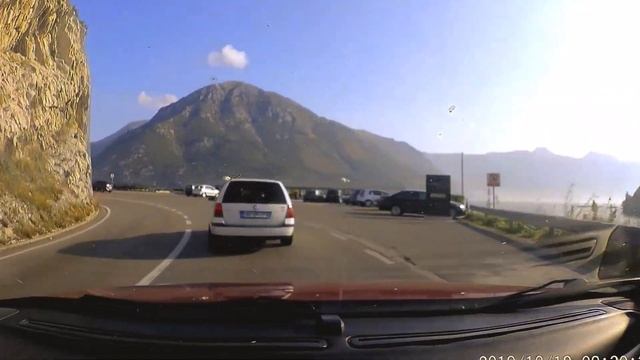 Volkswagen Golf Tries To Escape From Citroen Xantia Activa