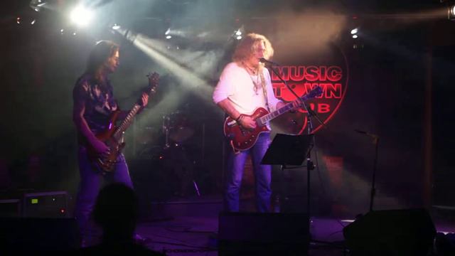 Год змеи - Тише, тише смотреть онлайн