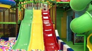 Влог Ярослава играет с мальчиком !! Классная ДЕТСКАЯ ПЛОЩАДКА Развлечение для детей