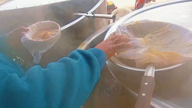 Al-Madina Naan 🫓 Chanay And Bong Paye | Lahori Nashta | Murgh 🐓 Chanay | Lahore street food смотреть онлайн