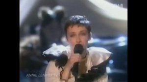 ANNIE LENNOX Whiter Shade Of Pale LIVE VH1 HONORS JUNE 1995 Introduced by CHRIS ISAAK