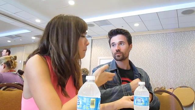 Marvel's Agents of SHIELD Interview with Chloe Bennet and Brett Dalton смотреть онлайн