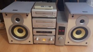 ТЕХНИКС И КОЛОНКИ МИКРОЛАБ ПРО 3