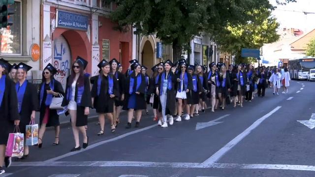 Marșul absolvenților UMFST G.E. Palade Tg. Mureș, promoția 2022 смотреть онлайн