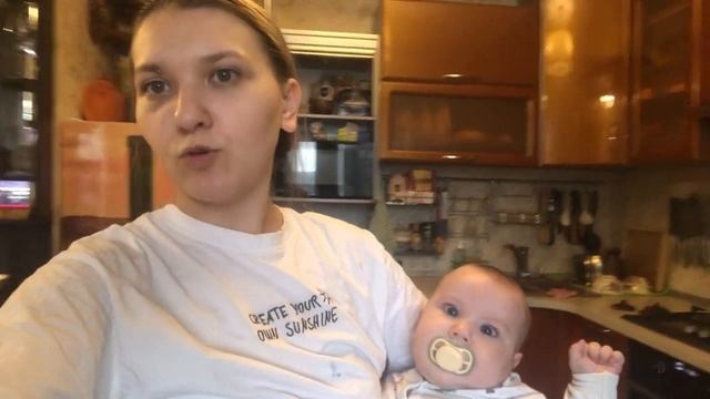 VLOG//Поменялся режим/ гуляем на ручках/ боится чужих людей