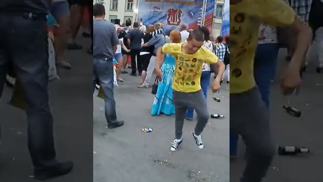 Еще один зажигательный танцор в Колпино смотреть онлайн